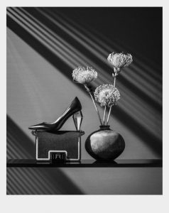 Marc Jacobs salonke s prozirnom petom i Furla torbica rezervirane su za zanimljive izlaske koji se pamte.