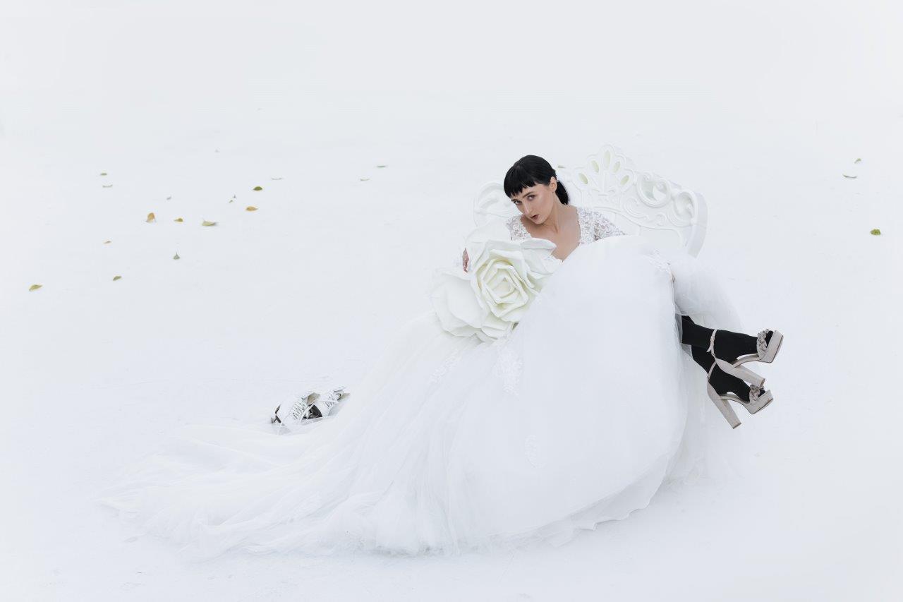 "White Christmas": Duet raskošnih vjenčanica i večernjih haljina iz Angels Wedding