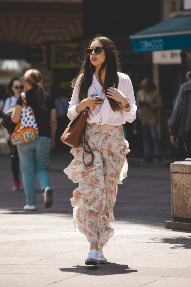 Streetstyle: djevojke u cvjetnim haljinama