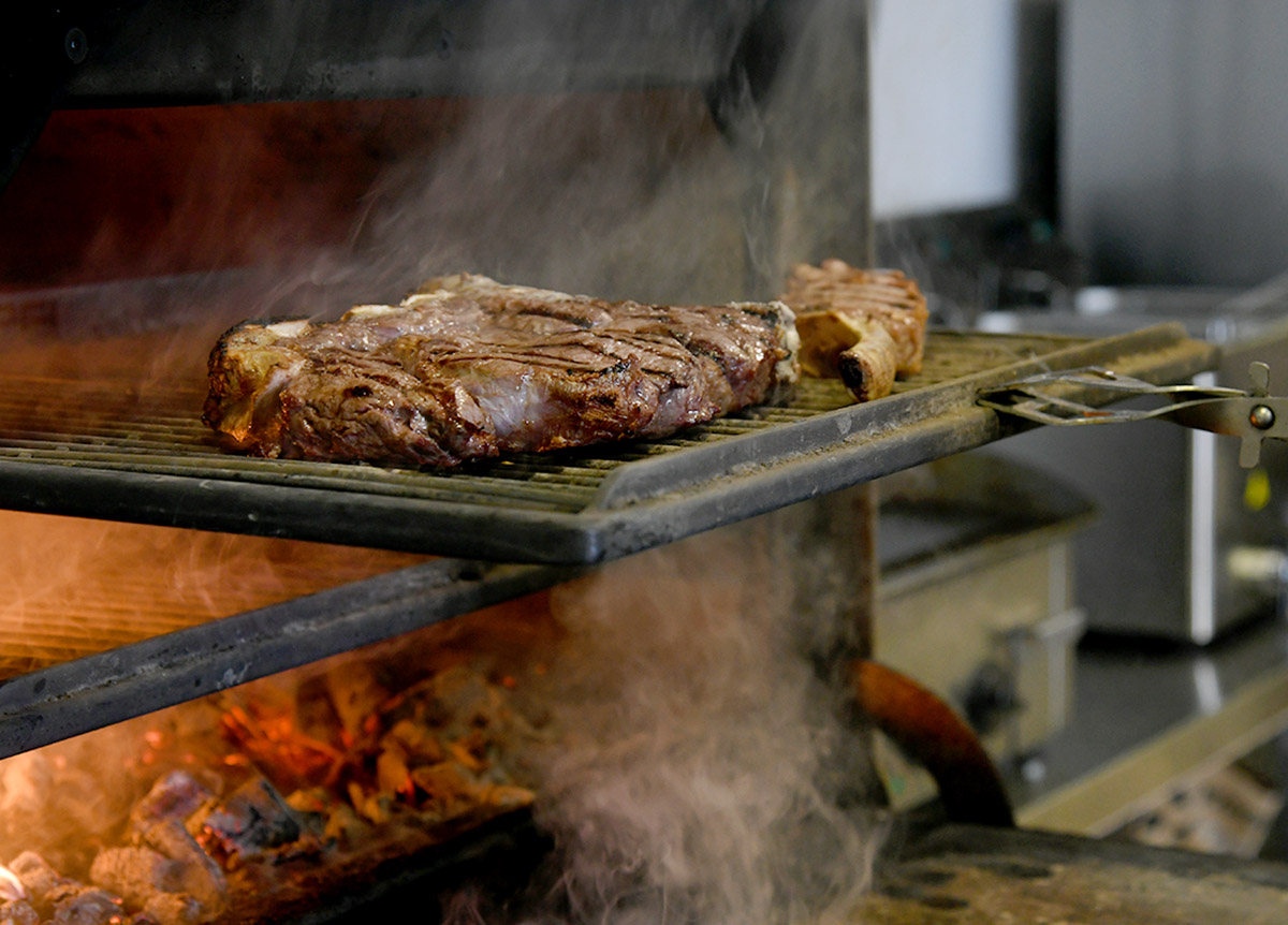Bourbon grill u Njivicama - pravo mjesto za dry age steakove!