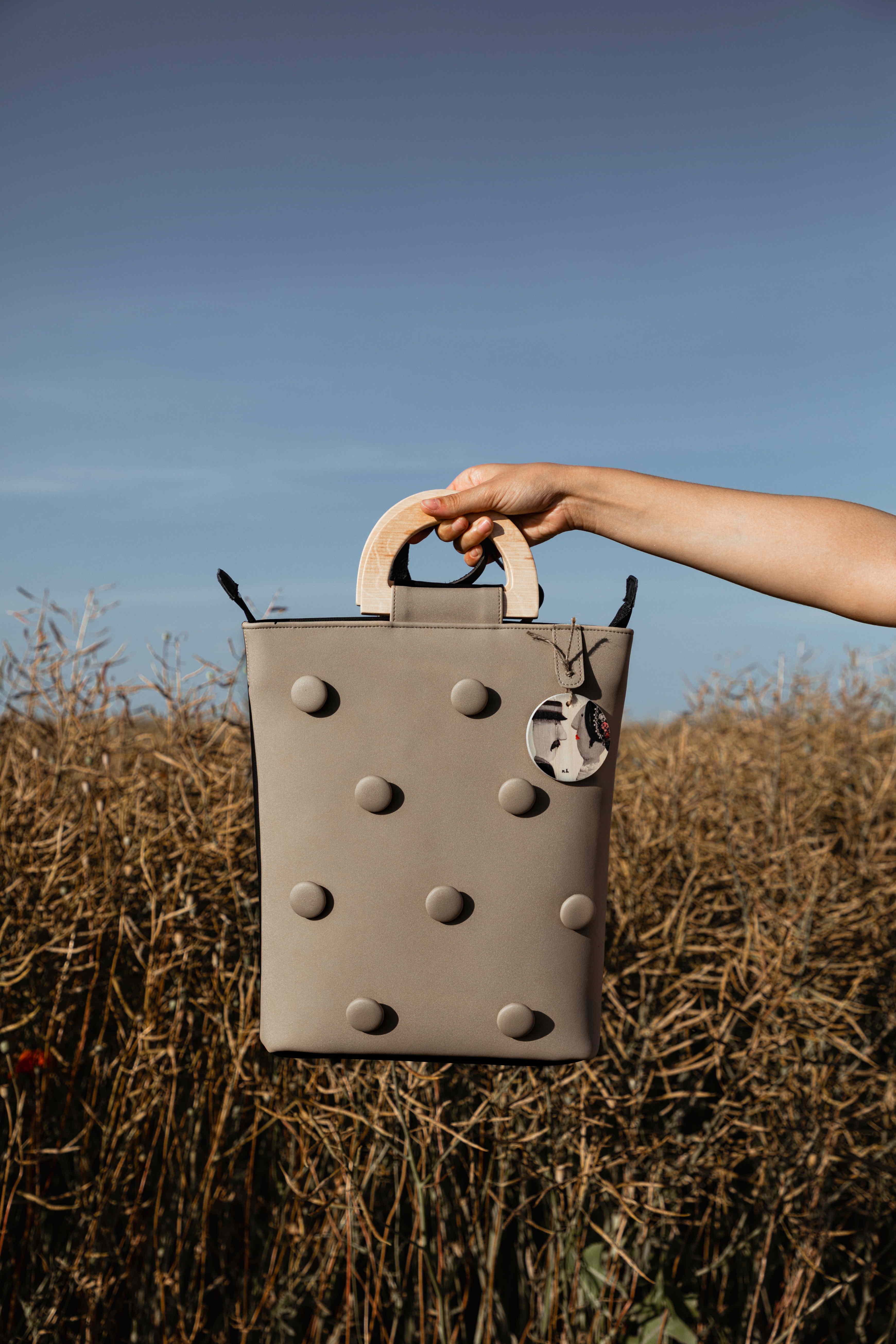 Domaći brand ženskih torbi MIKO predstavio je novu kolekciju SAND