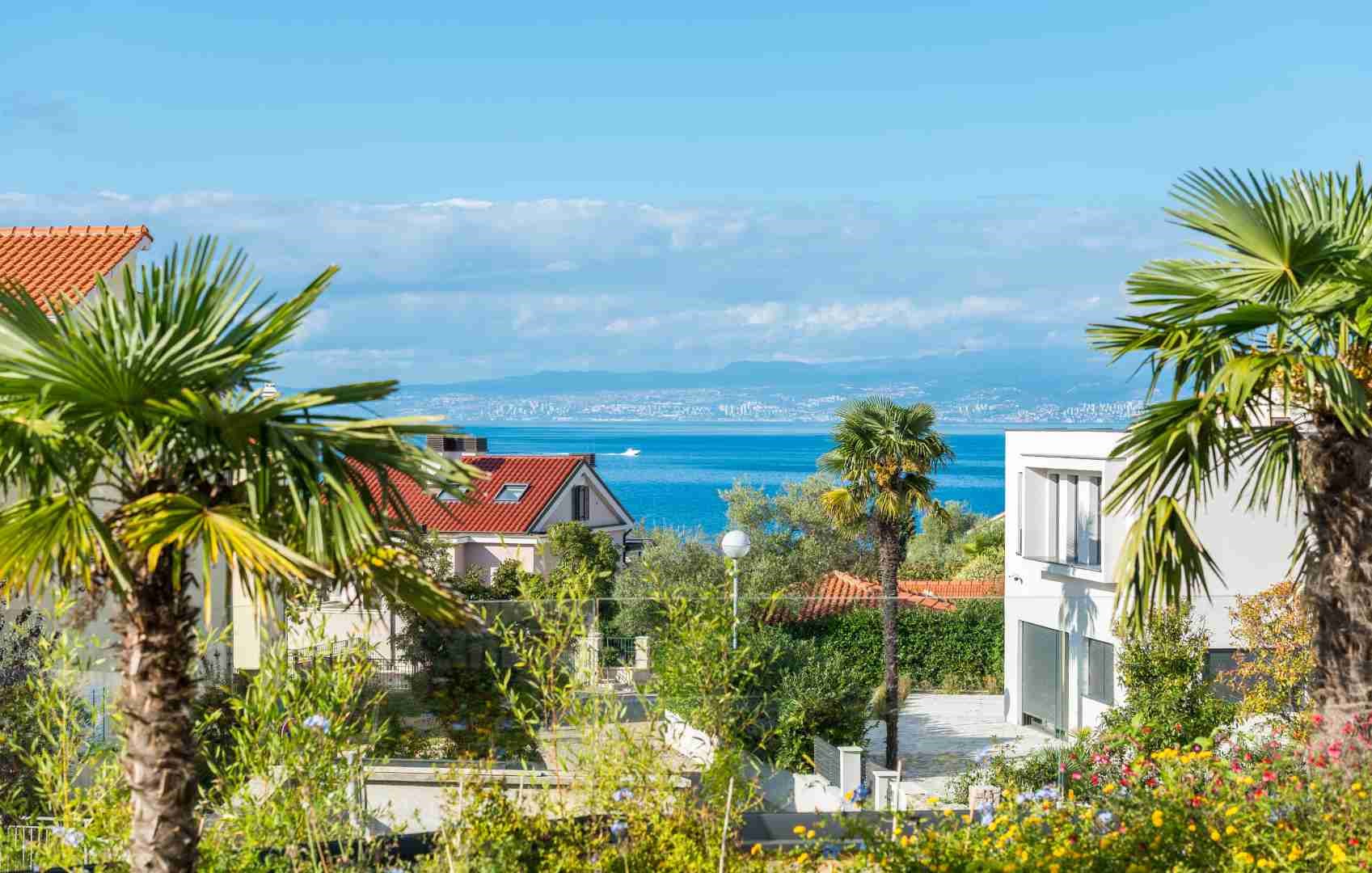 Otmjena Villa SunRise s pogledom na more i bazenom na Krku