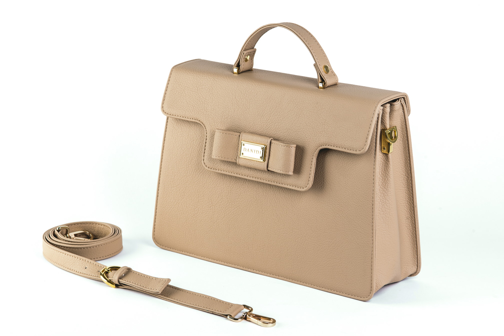 DANIDI je ekskluzivno predstavio najnoviji proizvod iz svoje tvornice - elegantnu poslovnu torbu za žene sa stavom!