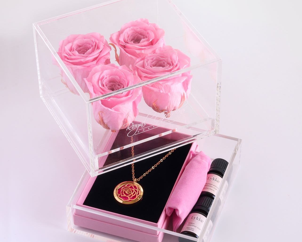 Sve žene koje vole cvijeće, nakit i parfeme oduševit će se ovim poklonom!