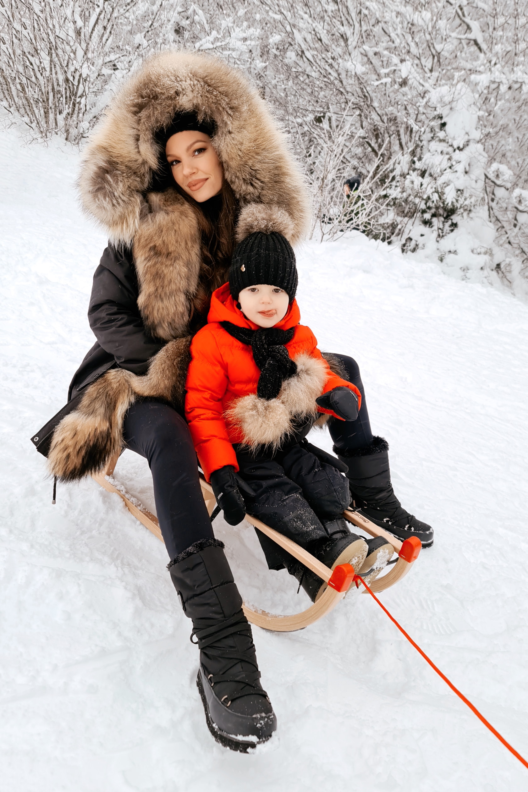 Outfit dana: "matchy" kombinacija lijepe Nikoline Minovske i njenog sinčića na snijegu!