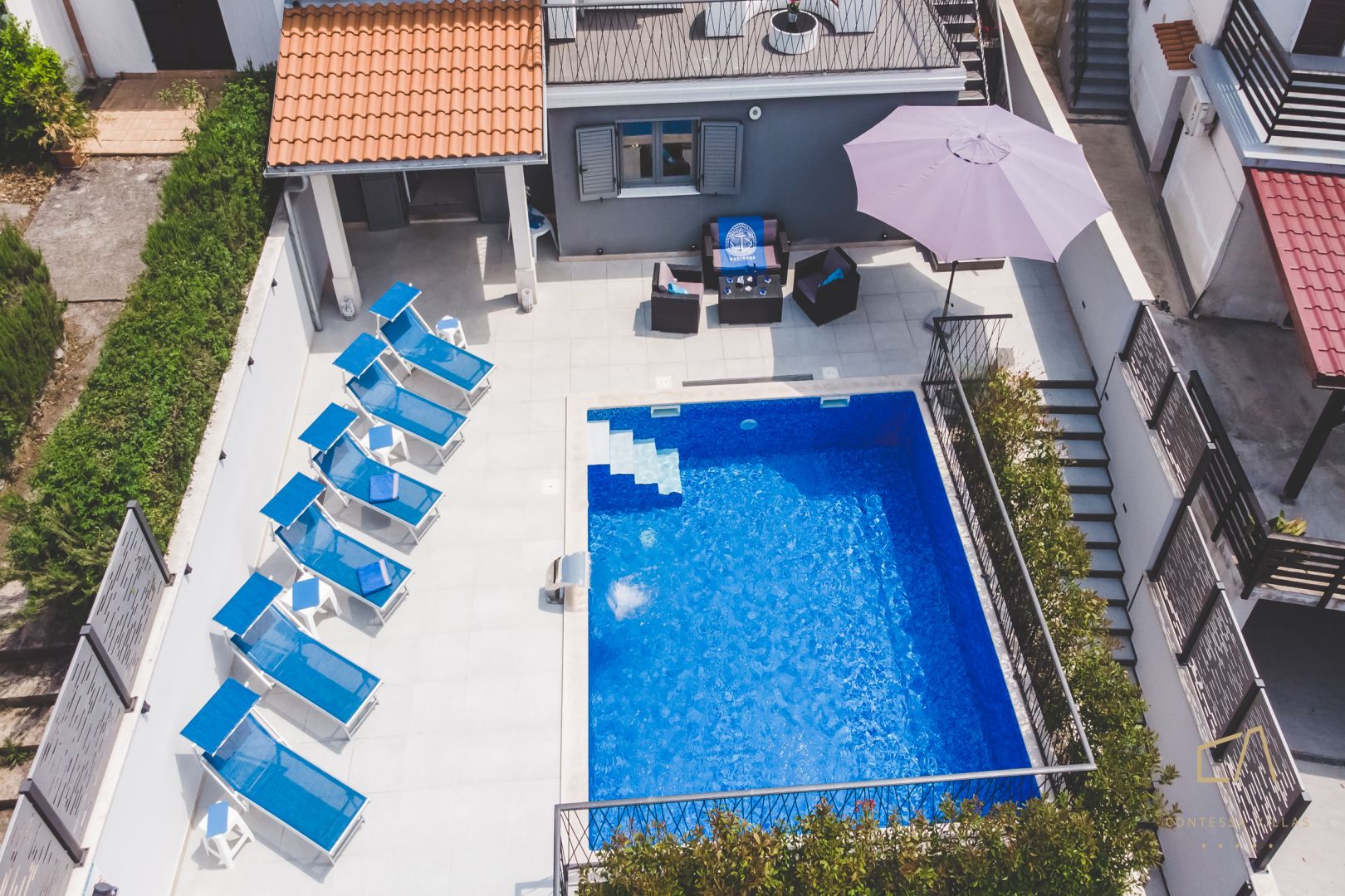 U agenciji Contessa Villas znaju kako vas zadiviti - vile uz more na Krku nude vam najbolje od oba svijeta kupanja i blizinu mora i privatnost bazena!
