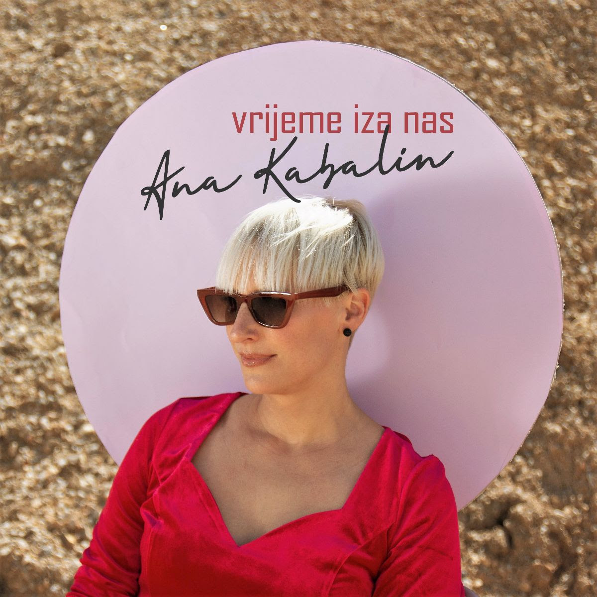 Ana Kabalin, poznata riječka pjevačica, predstavlja pjesmu "Vrijeme iza nas"