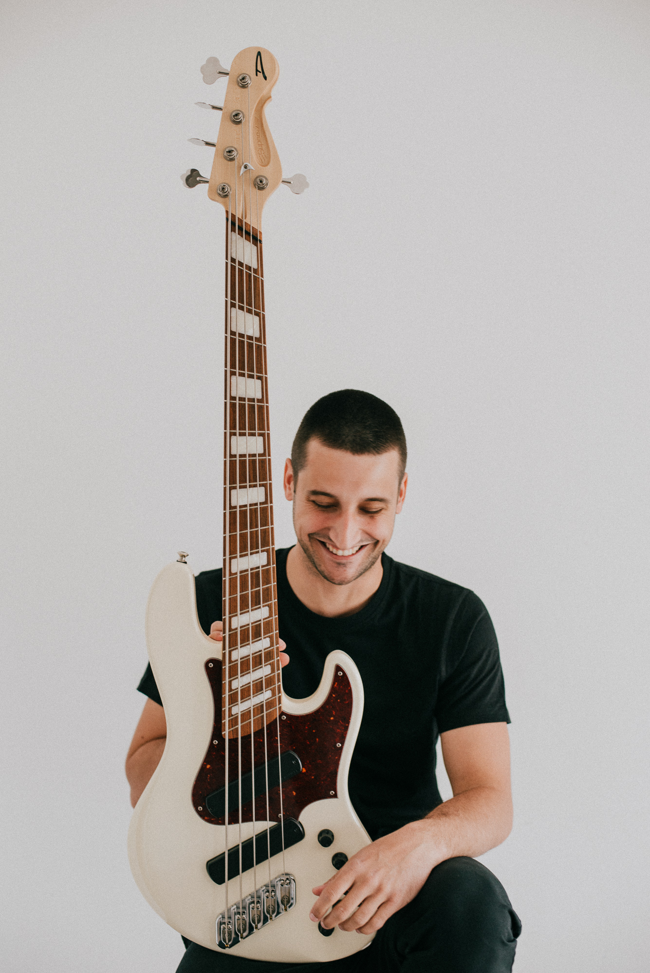 Intervju: Dino Ivelja je mladi glazbenik koji je nedavno izdao album prvijenac "Šilo Meka Jazza"