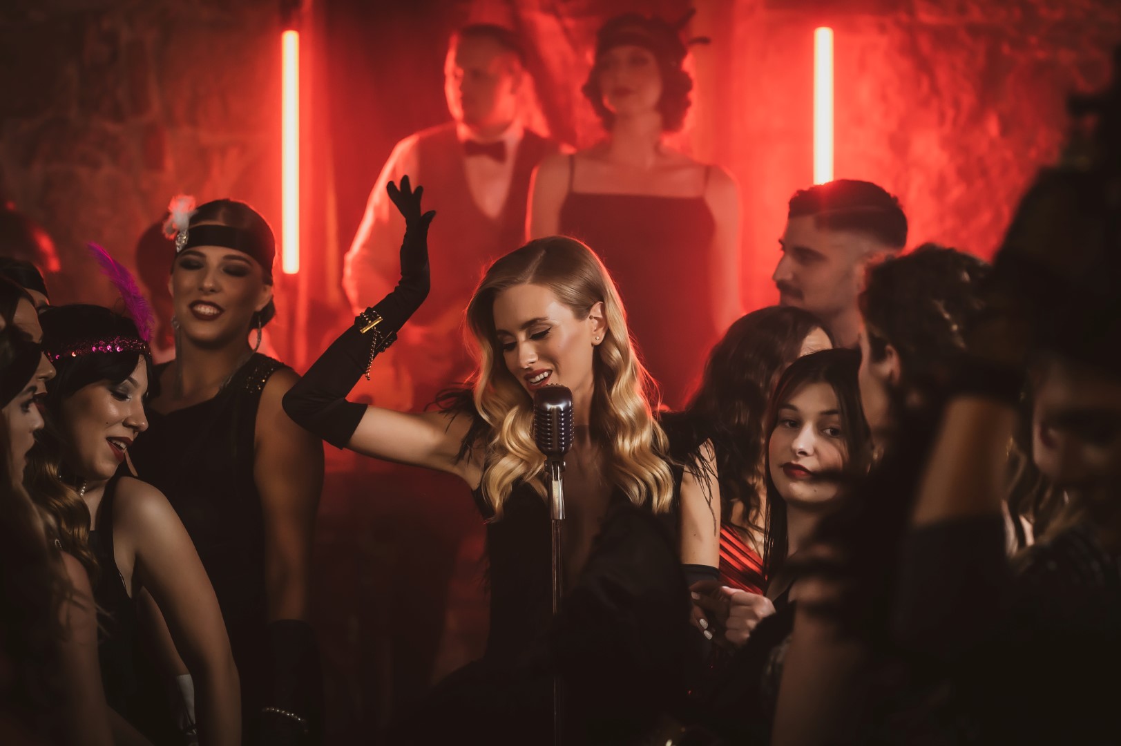 Nova, odvažnija Domenica predstavila spot za pjesmu "A meni vruće"