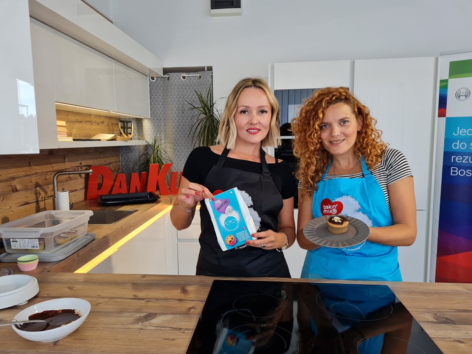 Maja i Adriana otkrivaju recept za zdrave i ukusne muffine uz Bakin'Mix