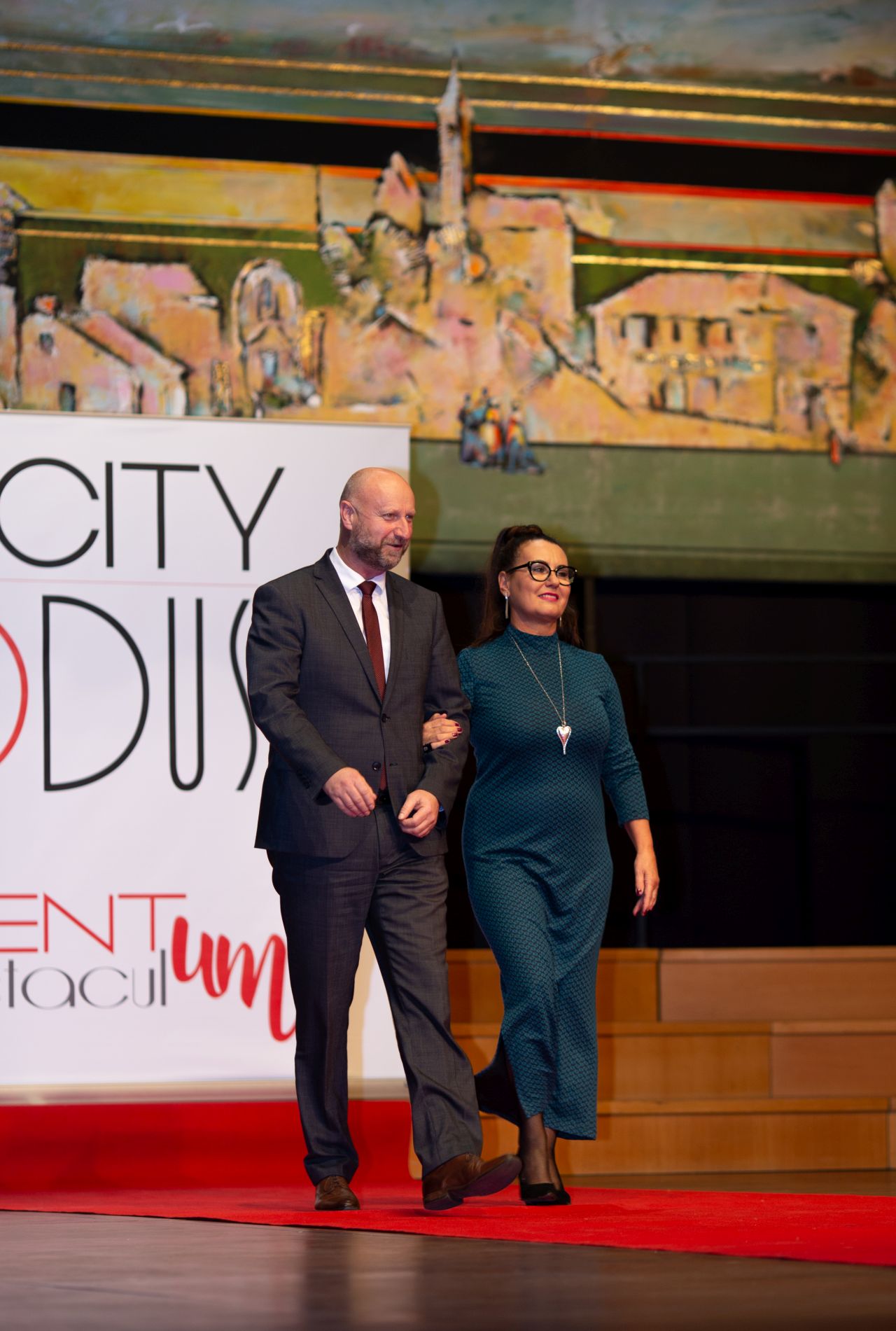 Političarke kao manekenke u modno-humanitarnom projektu City Modus