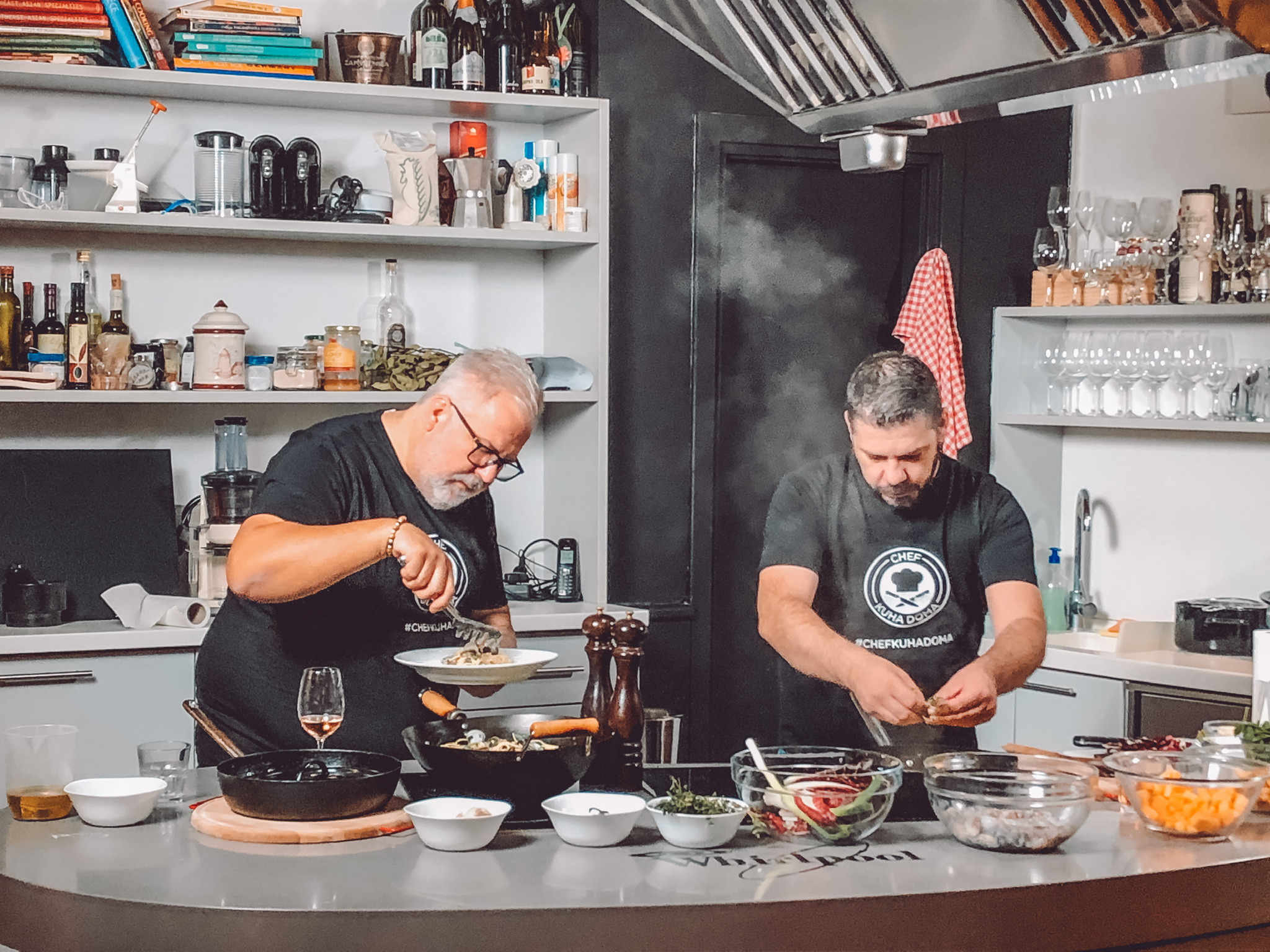 365 dana nakon potresa, za Petrinju i Sisak kuhaju volonteri "Chef kuha doma"