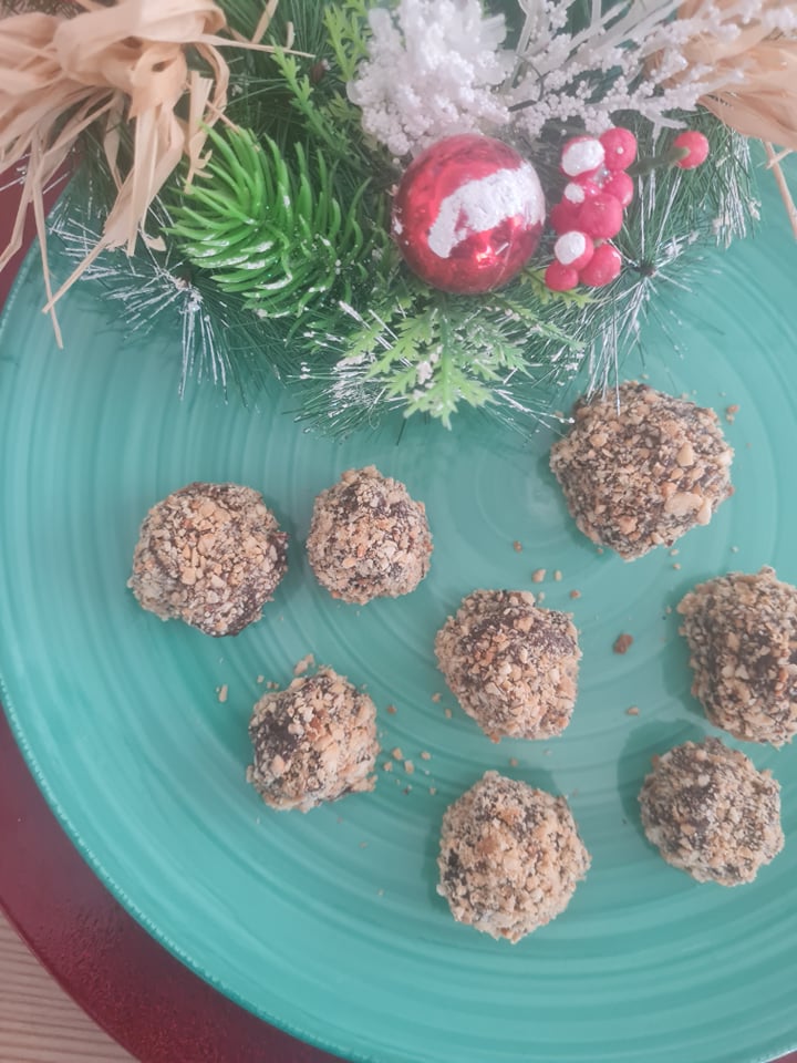 Donosimo vam recept za idealni božićni desert: zdrave Ferrero Rocher kuglice!