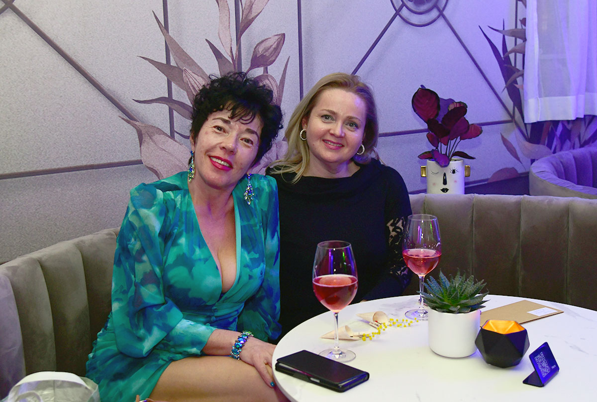 Brojne dame uživale su na "Ladies' Night" druženju u kavani Café Imperial