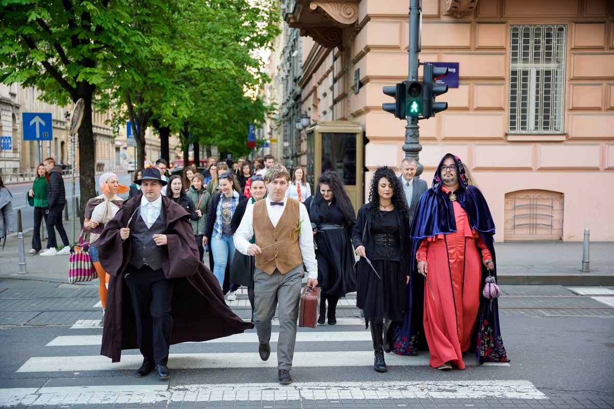 Zagreb je ovog vikenda bio zaogrnut čarobnim plaštem: povorka Ministarstva magije oduševila je prolaznike