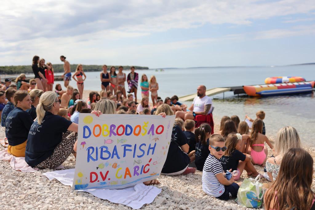 Projekt #Rokotok – obećanje ispunjeno! Ribafish prvi u povijesti plivanjem, učenjem i druženjem povezao 50 hrvatskih naseljenih otoka
