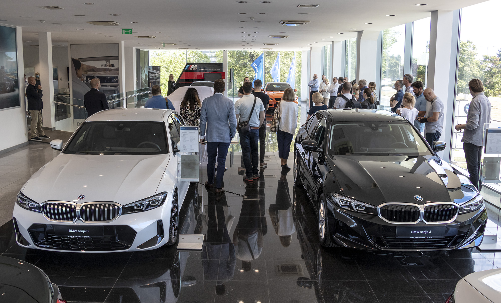 Ekskluzivno predstavljen THE 8 X JEFF KOONS i novi BMW serije 3