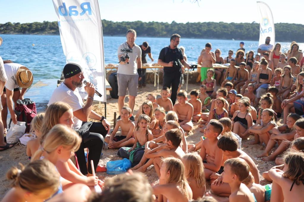 Projekt #Rokotok – obećanje ispunjeno! Ribafish prvi u povijesti plivanjem, učenjem i druženjem povezao 50 hrvatskih naseljenih otoka