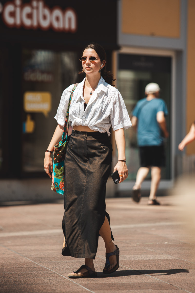 Extravagant streetstyle: savršen "to go" modni komad ljeti - suknja