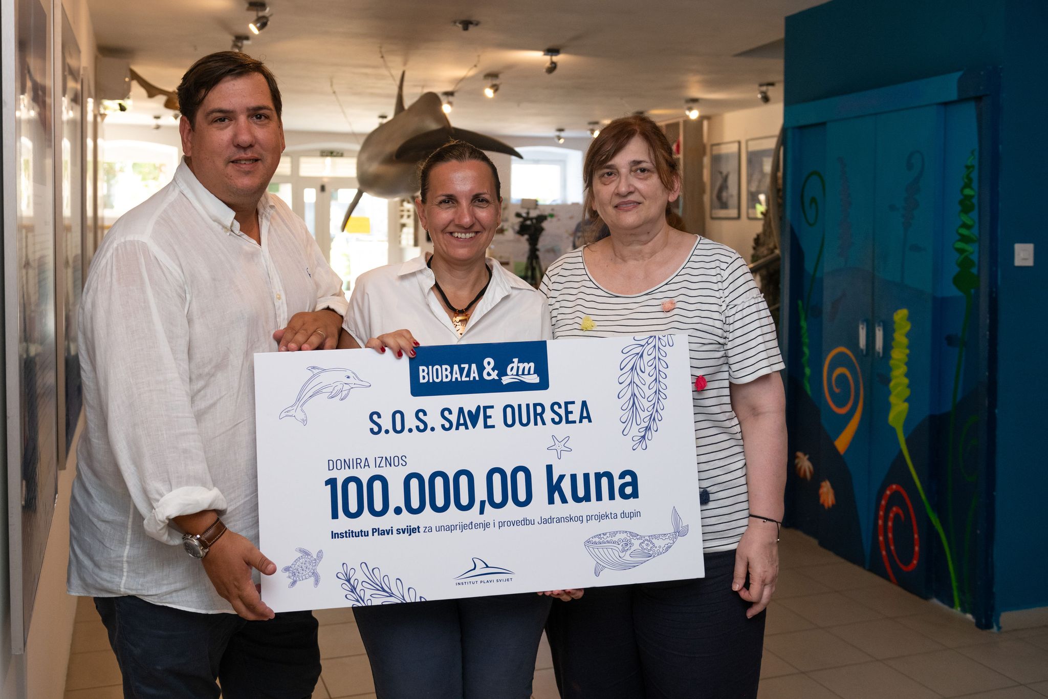 Biobaza i dm donirali stotinu tisuća kuna Institutu Plavi svijet za Jadranski projekt dupin