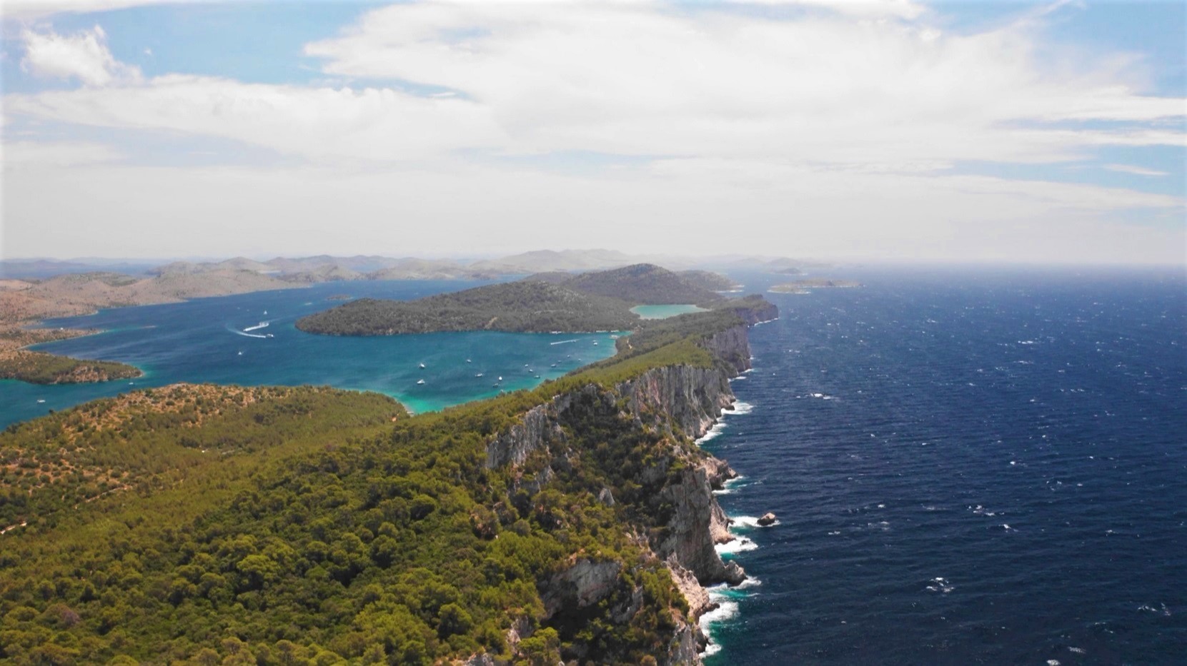 Andrea Buča sve ljepote pučinskih otoka i samotnih hridi pretočila je u novi serijal "Stani na otoku"