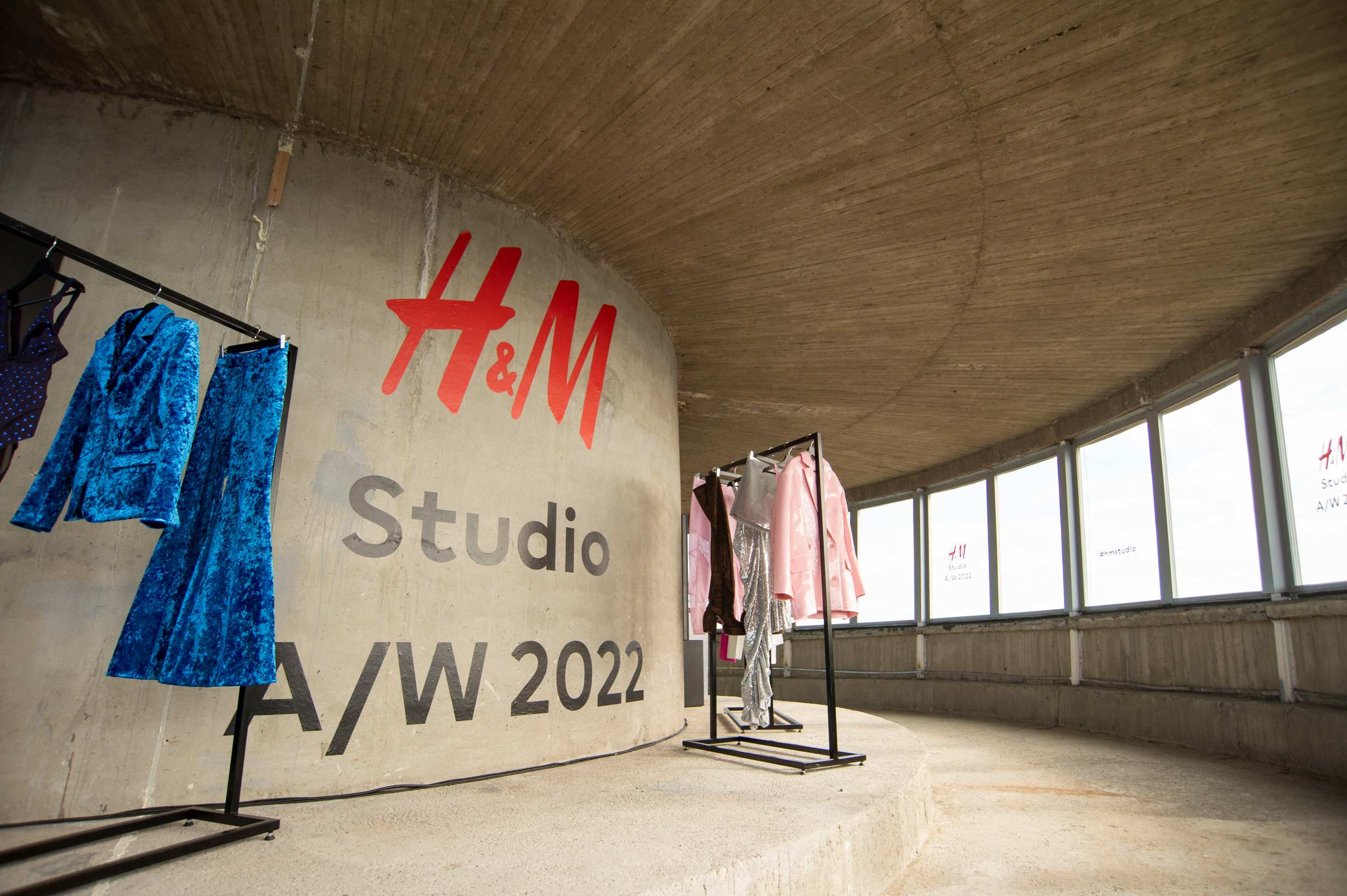 H&M studio A/W22 kolekcija lansirana s tornja Sljeme