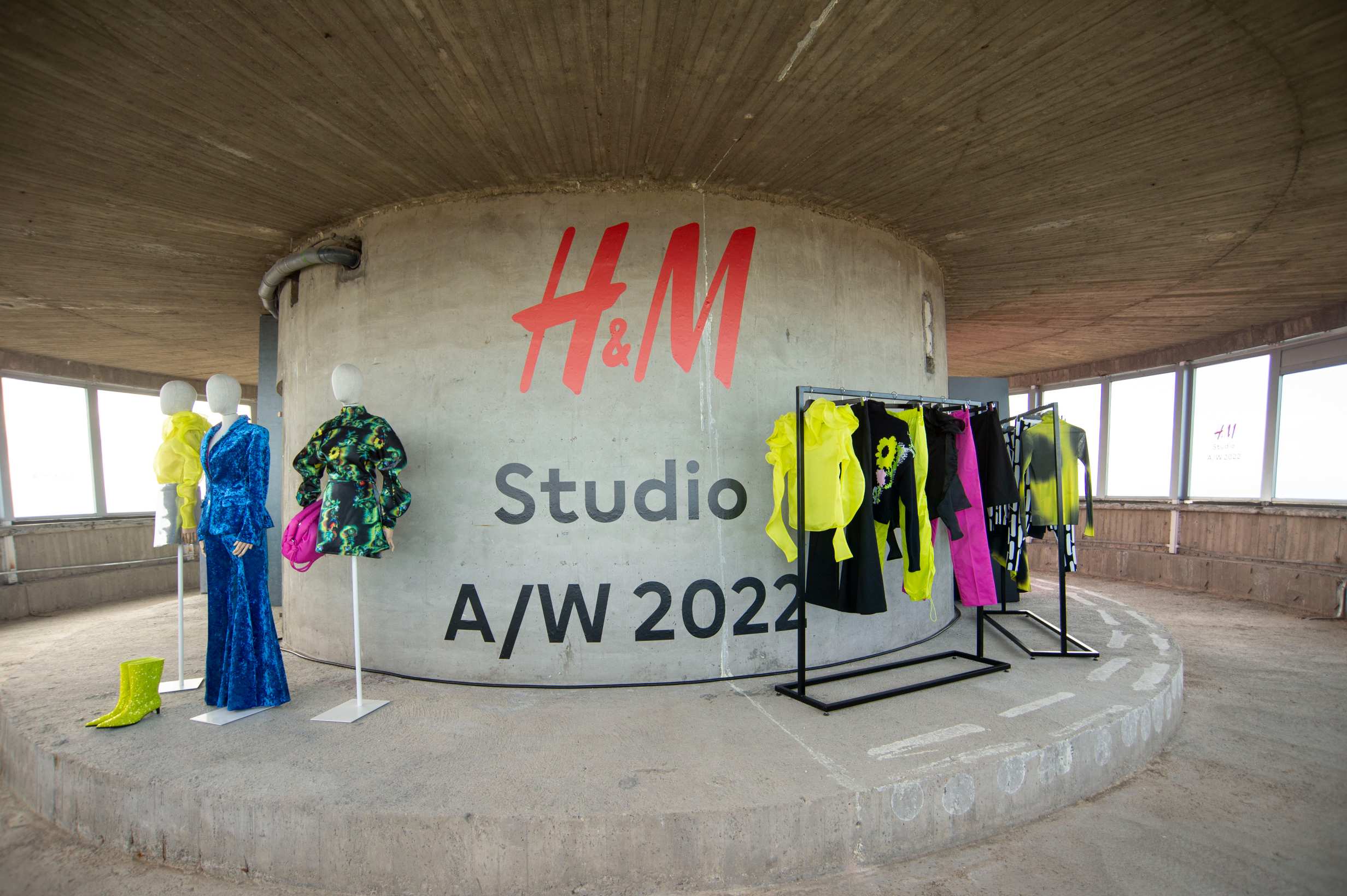 H&M studio A/W22 kolekcija lansirana s tornja Sljeme