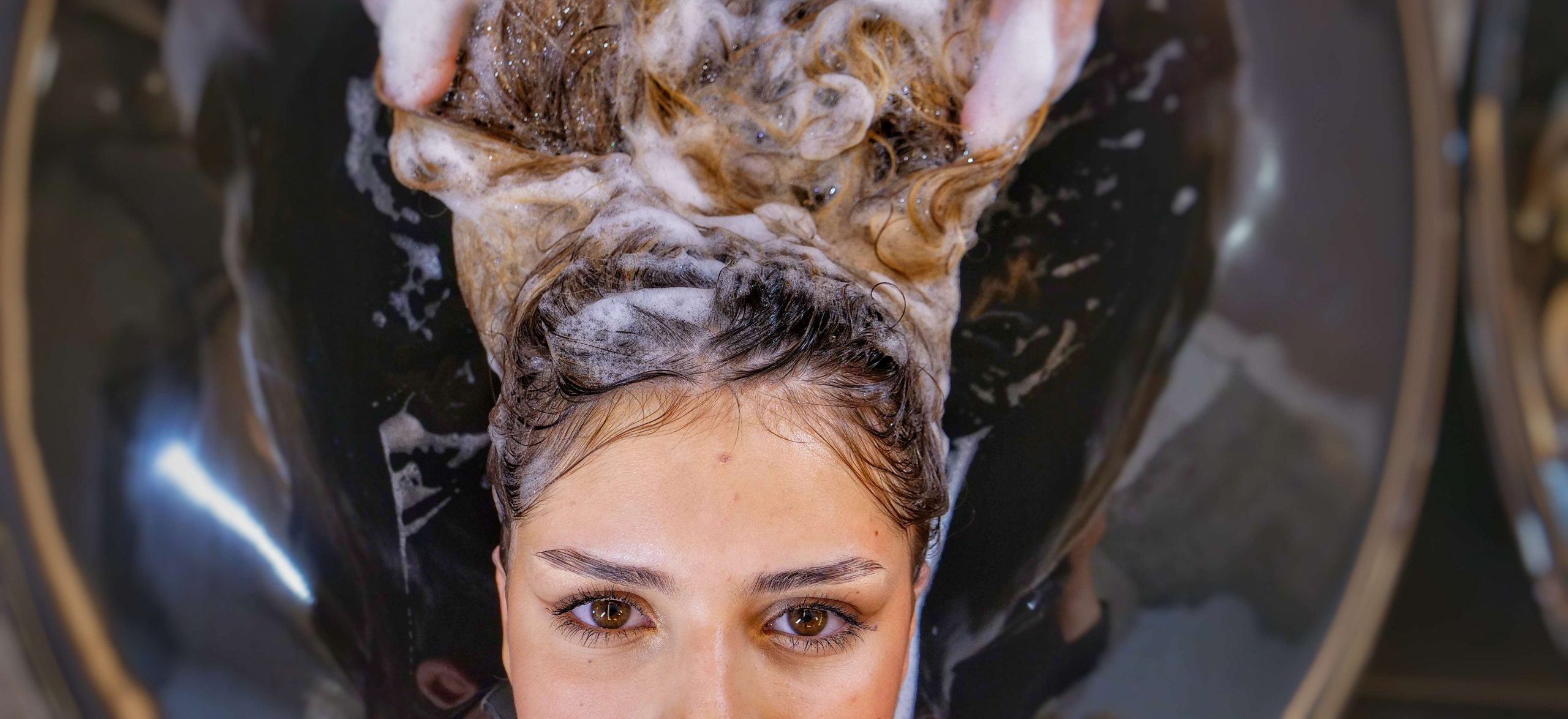 Znate li koje greške radite dok perete kosu? Evo kako se kosa treba prati!