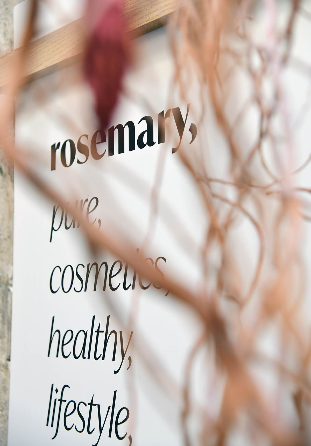 Prijavite se na besplatno profesionalno šminkanje vrhunskom prirodnom kozmetikom u beauty oazi Rosemary!