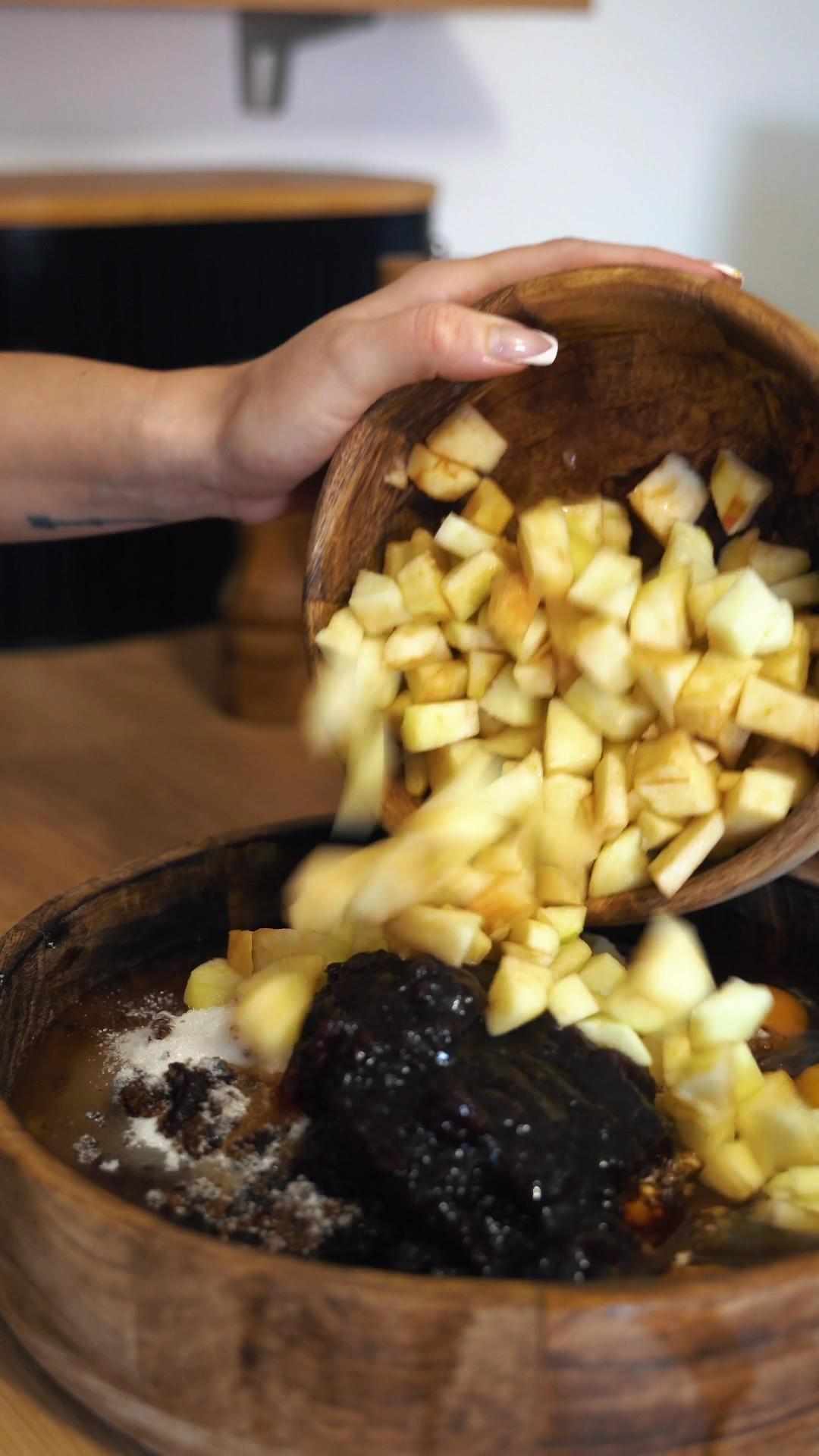 Volimo jesen, volimo brzi kolač od jabuka. Donosimo recept food influencerice!