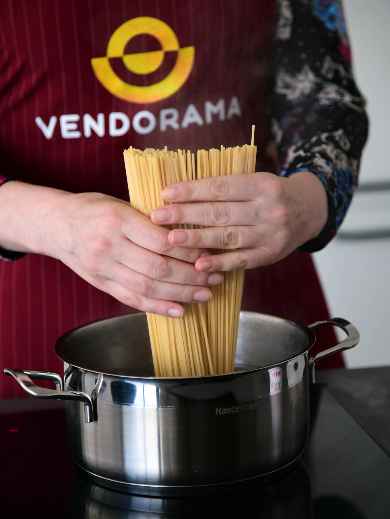 Extravagant chef: Afrodita Spina donosi nam spaghette s pikantnom mortadelom i taggiasca maslinama