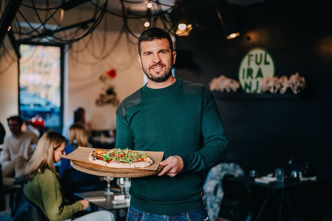 Mini-vodič po gastro kućicama: Što jedemo kod Mate Jankovića i zašto na adventu vrijedi probati pizzu?