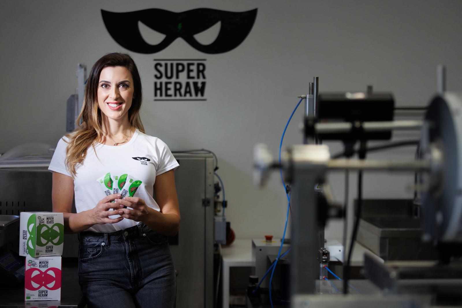 Lady Boss Tijana Božović Galjanić: "Sretna sam kada vidim da netko iz torbe uzima našu Superheraw pločicu!"
