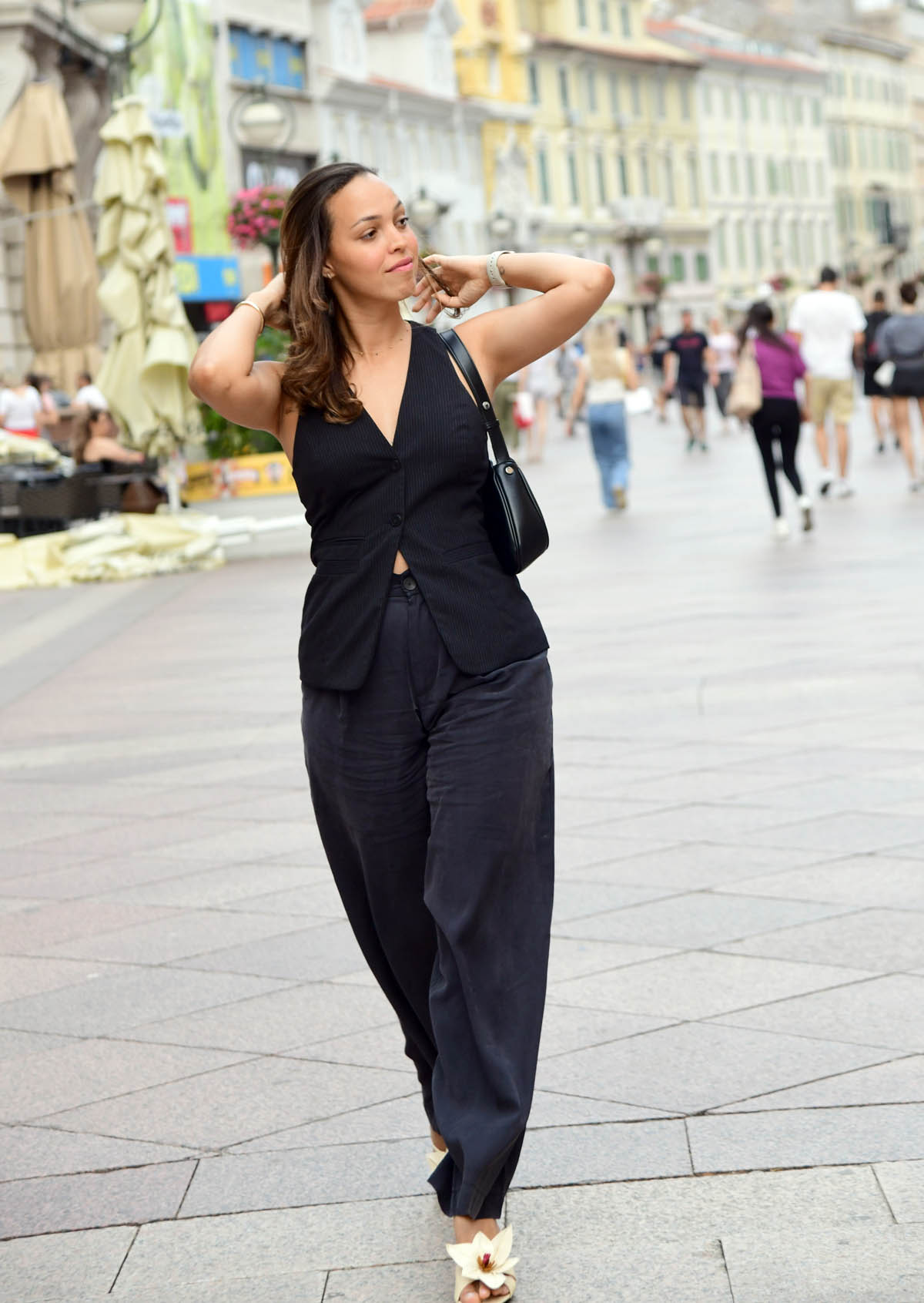 Extravagant streetstyle: brazilska ljepotica osvojila Korzo svojim outfitom!