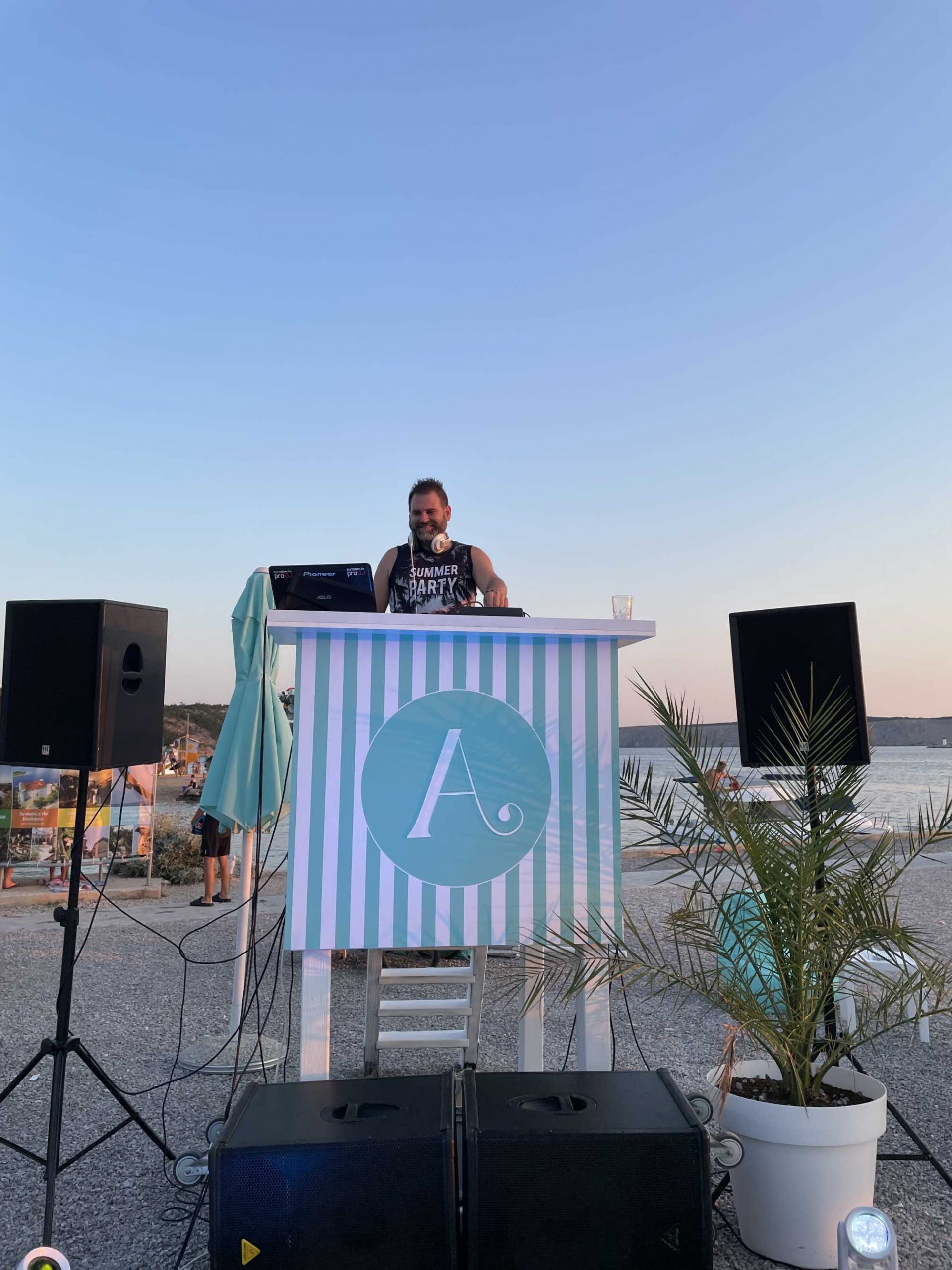 Otvoren Adrien's Beach Bar - novi "summer place to be"!