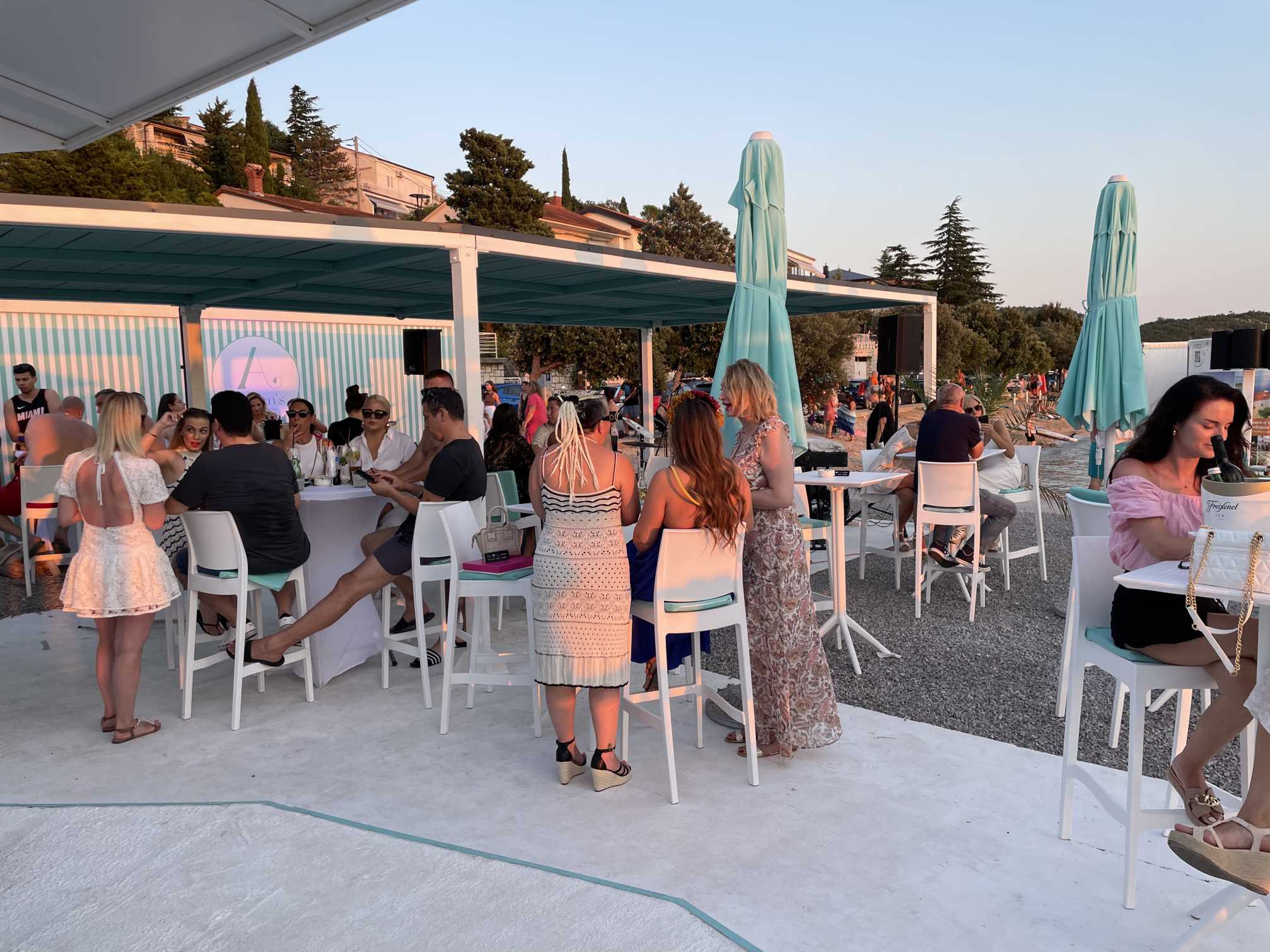 Otvoren Adrien's Beach Bar - novi "summer place to be"!