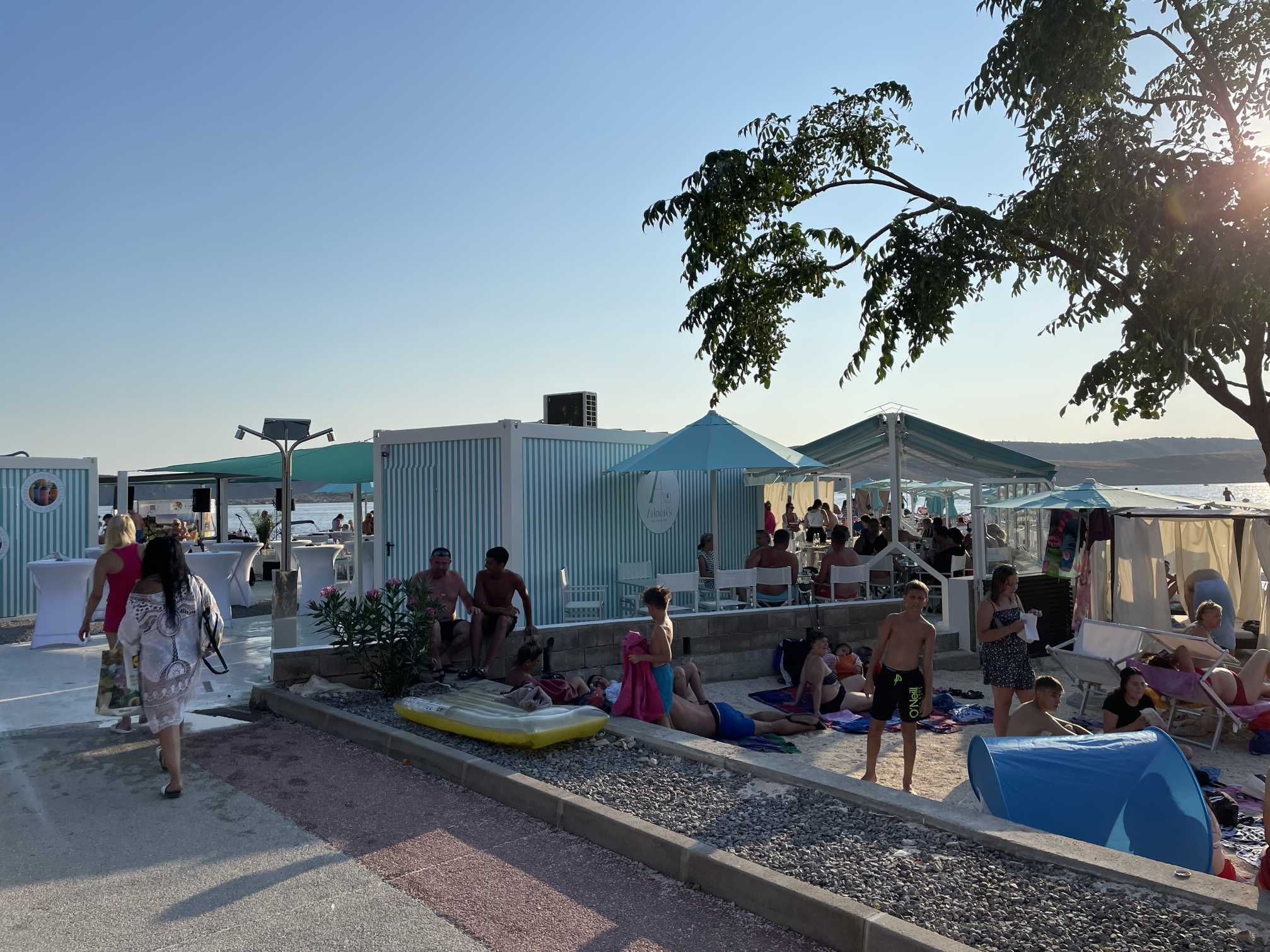 Otvoren Adrien's Beach Bar - novi "summer place to be"!