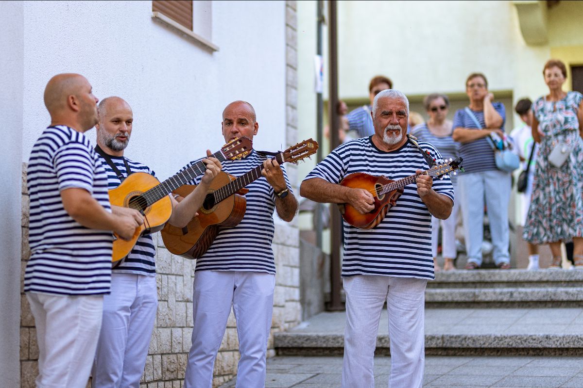 Predstavljamo vam spot za pjesmu "Moja mala kala"