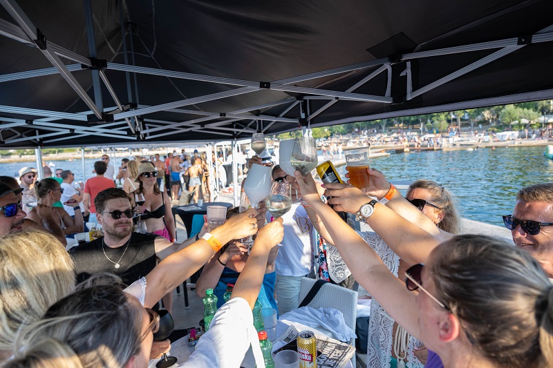 Fotografije s nezaboravne proslave 25.rođendana Beach Bara Mul i L'amour banda