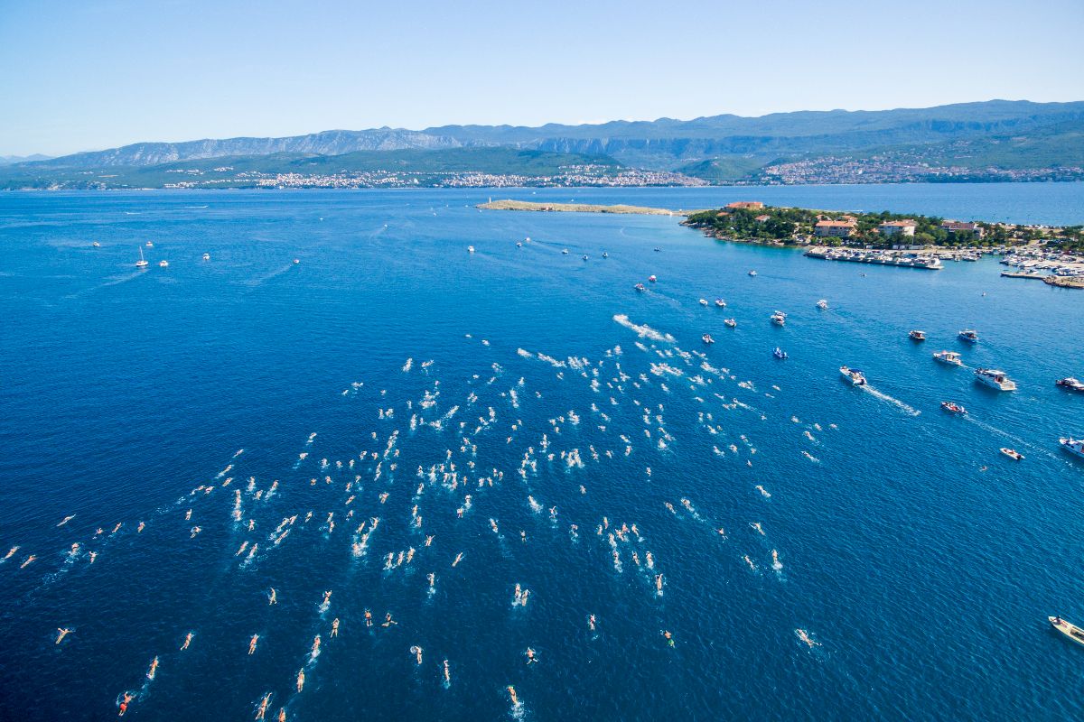 TRADICIONALNI 114. PLIVAČKI MARATON ŠILO – CRIKVENICA ODRŽAN U PRAVOJ NATJECATELJSKOJ ATMOSFERI