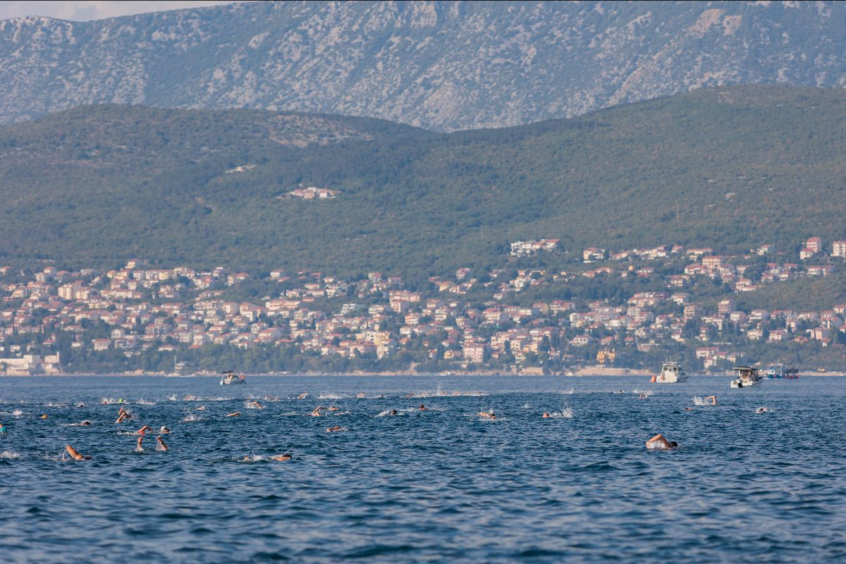 TRADICIONALNI 114. PLIVAČKI MARATON ŠILO – CRIKVENICA ODRŽAN U PRAVOJ NATJECATELJSKOJ ATMOSFERI