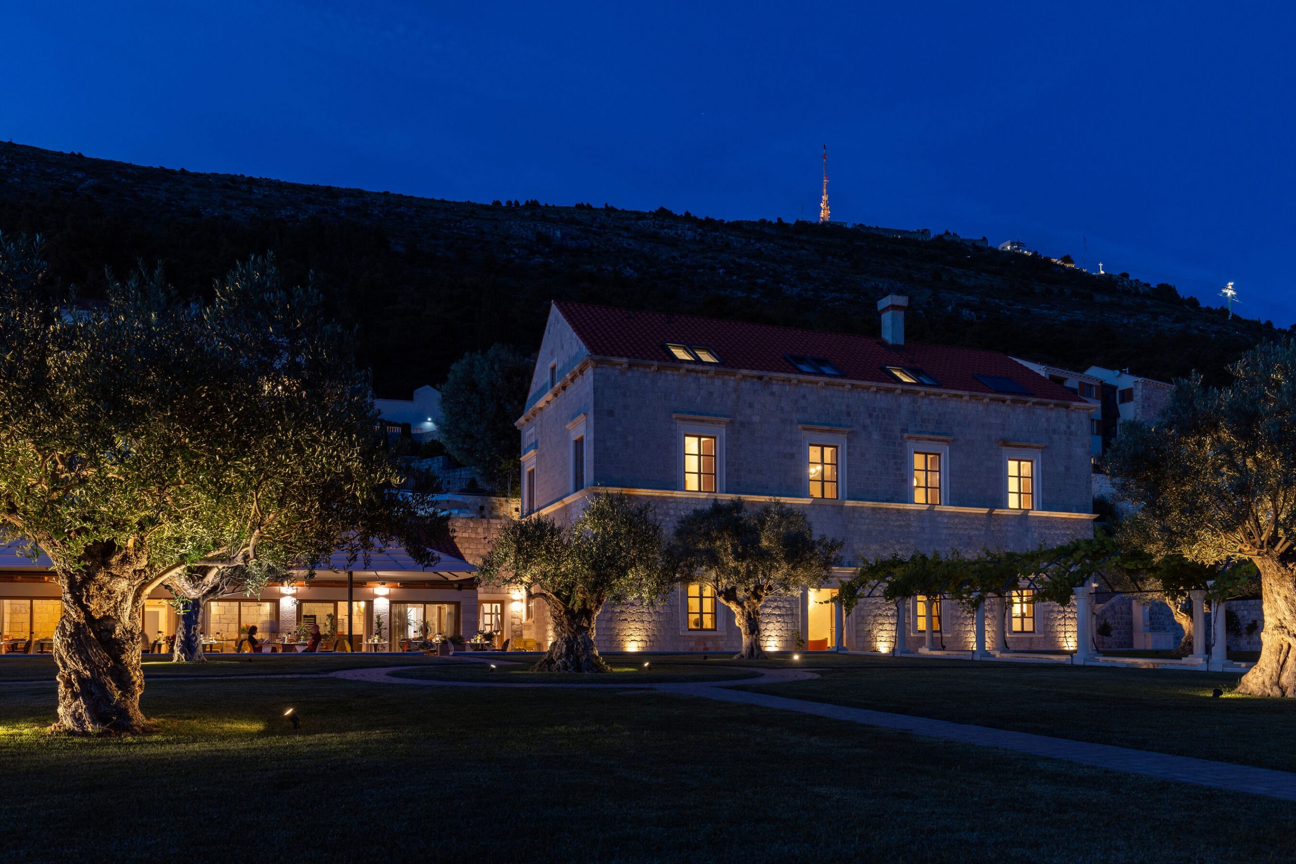 NOVI DUBROVAČKI RESTORAN NATALI OTVOREN JE U RENESANSNOM VRTU LUKSUZNOG LJETNIKOVCA