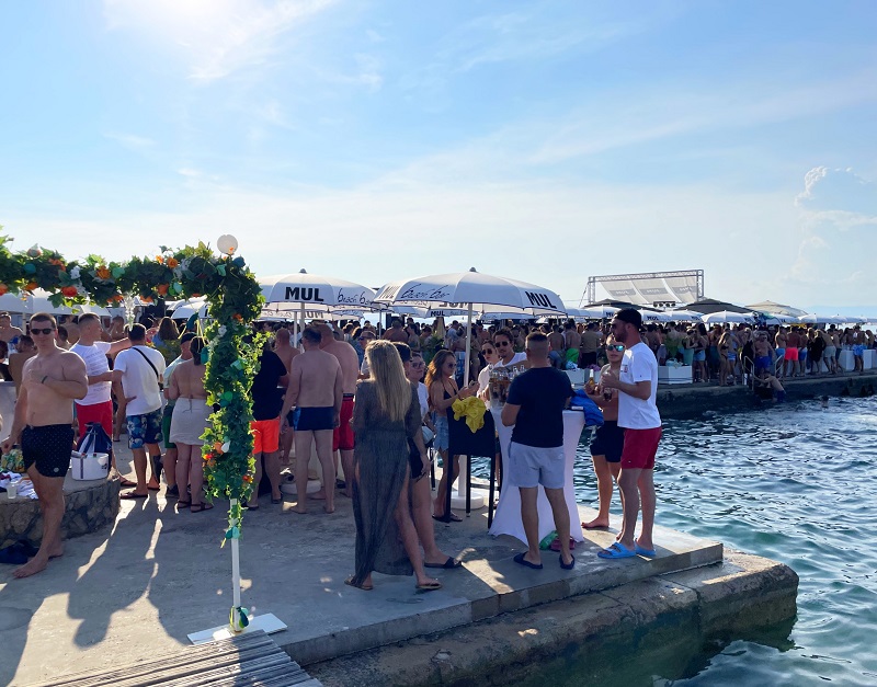 Don Julio Blanco party uz grupu L'Amour oduševio je brojne posjetitelje Beach Bara Mul