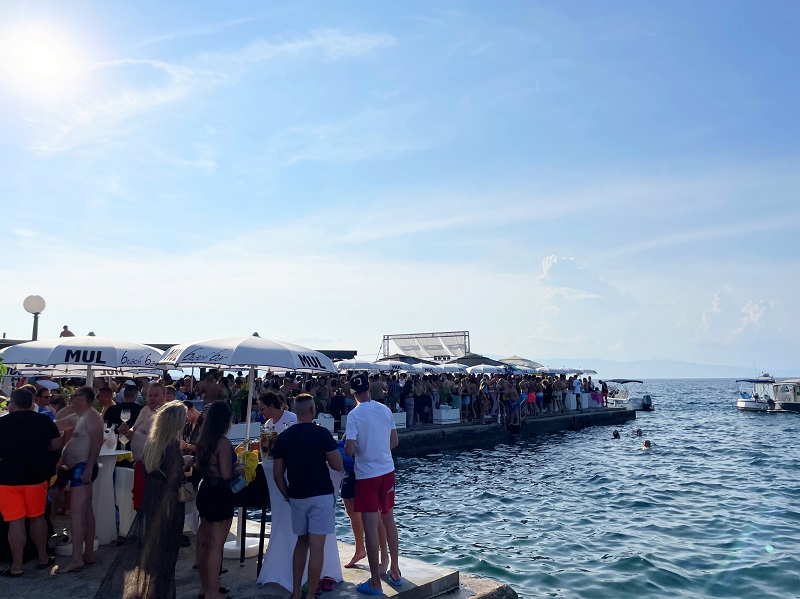 Don Julio Blanco party uz grupu L'Amour oduševio je brojne posjetitelje Beach Bara Mul