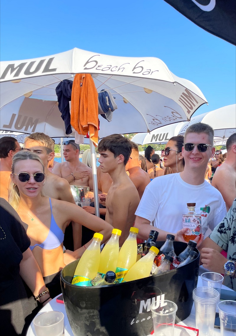 Don Julio Blanco party uz grupu L'Amour oduševio je brojne posjetitelje Beach Bara Mul