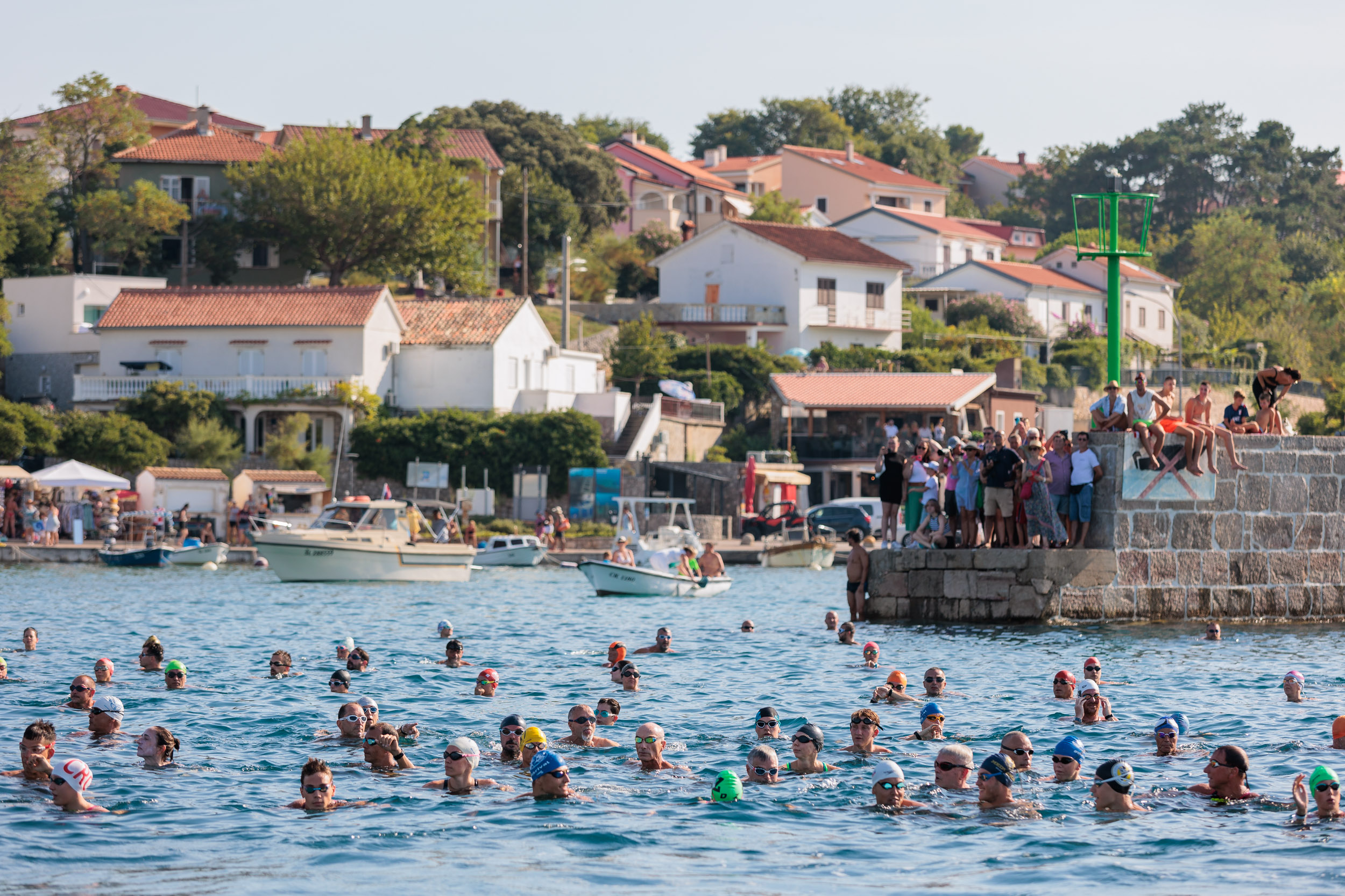 TRADICIONALNI 114. PLIVAČKI MARATON ŠILO – CRIKVENICA ODRŽAN U PRAVOJ NATJECATELJSKOJ ATMOSFERI