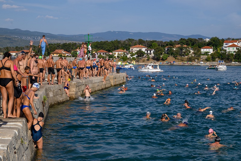 TRADICIONALNI 114. PLIVAČKI MARATON ŠILO – CRIKVENICA ODRŽAN U PRAVOJ NATJECATELJSKOJ ATMOSFERI