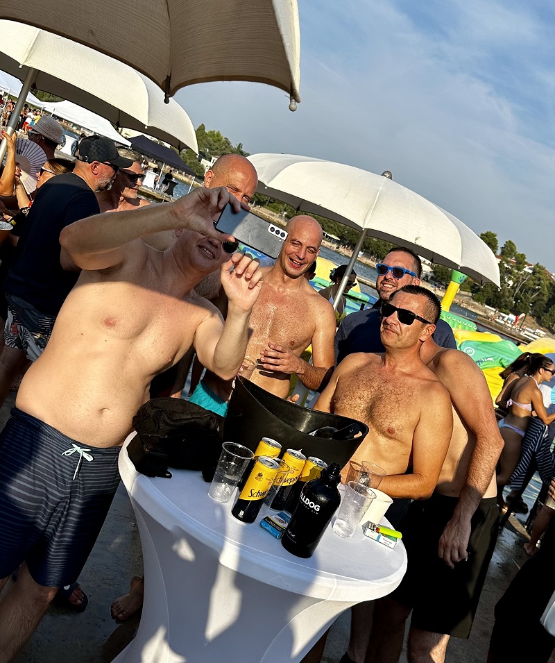 Beach Bar Mul i L'amour band velikim partyjem proslavili zajedničkih 25 godina