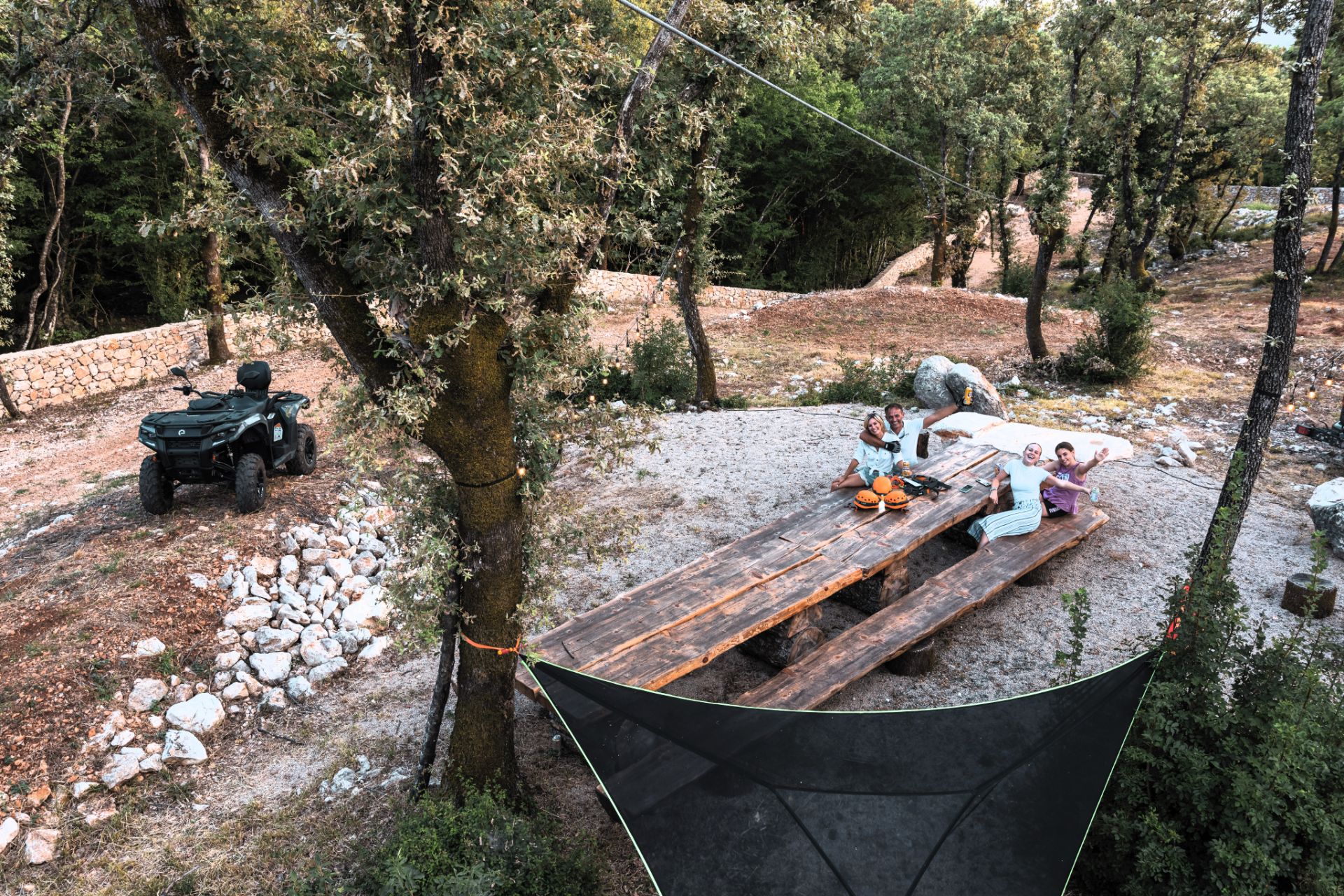 U mirnom okruženju s bazenom nalazi se oaza za uživanje - Villa Ivy